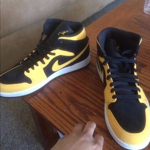"Jordan Retro Mid 1" size 10